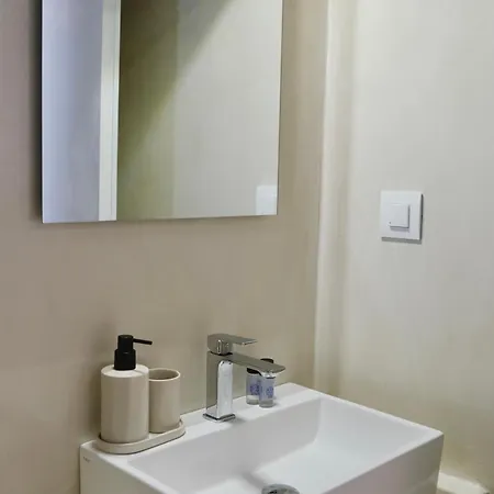 Cycladic Charm ナウサ