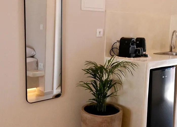 Cycladic Charm * Naoussa