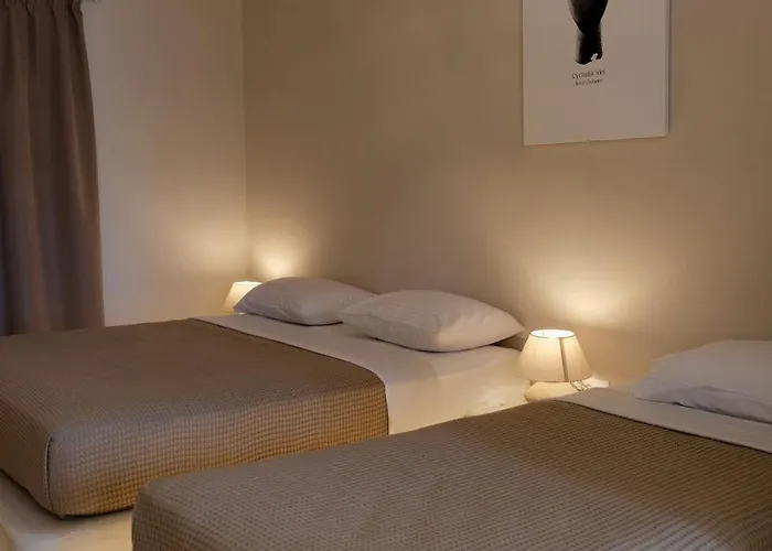 Cycladic Charm * Naoussa