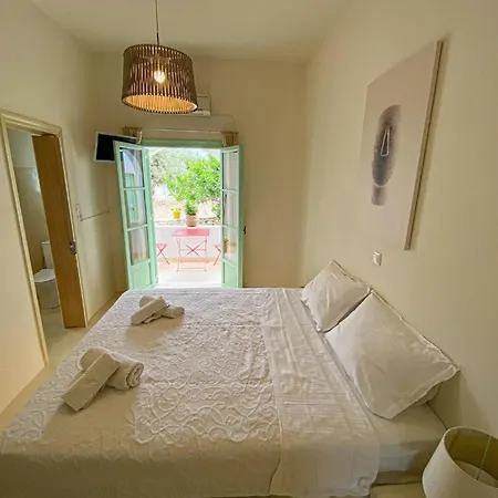 Cycladic Charm Hotel *