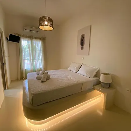 Cycladic Charm * Naousa (Paros)