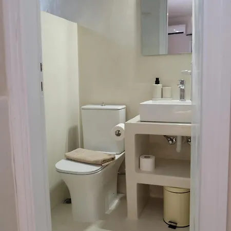 Cycladic Charm נאוסה