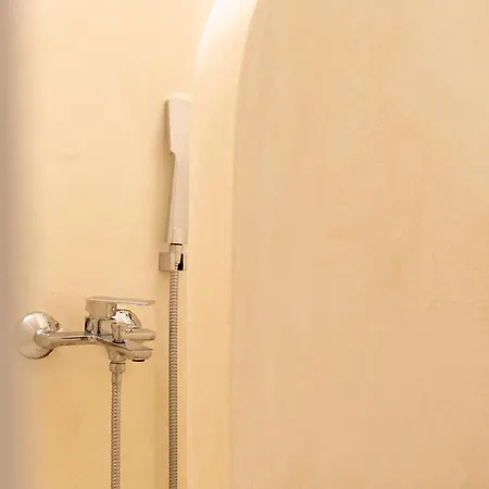 Cycladic Charm נאוסה