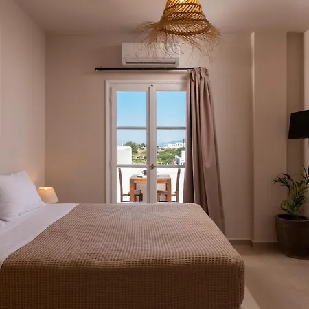 Cycladic Charm * נאוסה