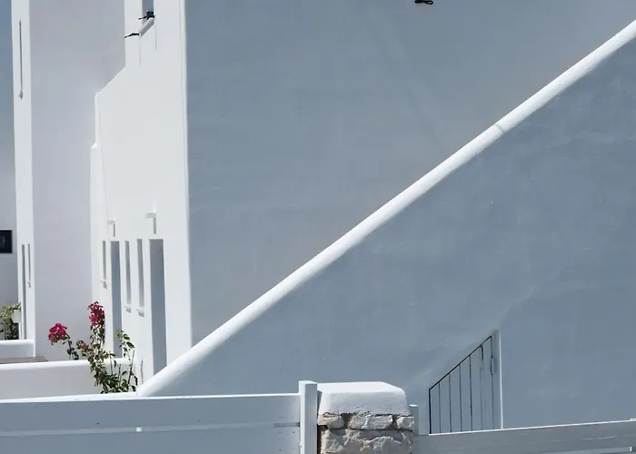 Cycladic Charm * Naoussa