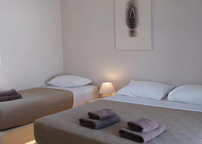 Cycladic Charm * Naoussa