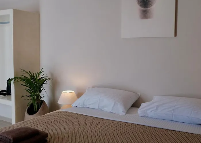 Cycladic Charm Naoussa