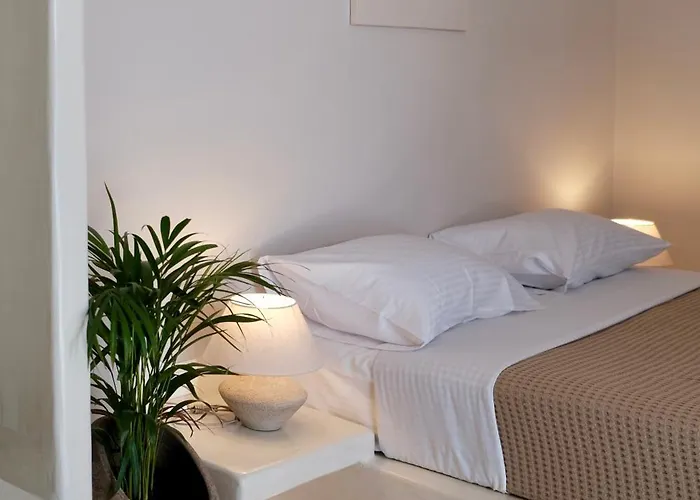 Cycladic Charm Naoussa